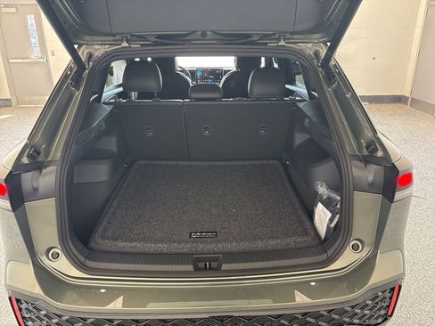New 2026 Volkswagen Tiguan SE R-Line AWD/4WD image 35