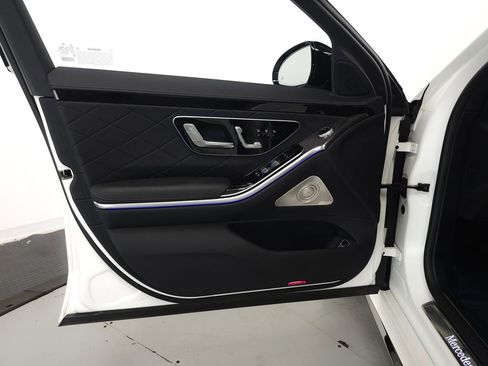 Used 2023 Mercedes-Benz S 580 4MATIC Sedan w/ AMG Line image 5