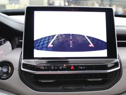 Used 2025 Jeep Compass Limited image 16