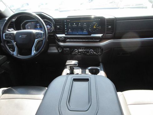 Certified 2022 Chevrolet Silverado 1500 LT Trail Boss w/ LT Trail Boss Premium Package AWD/4WD image 18