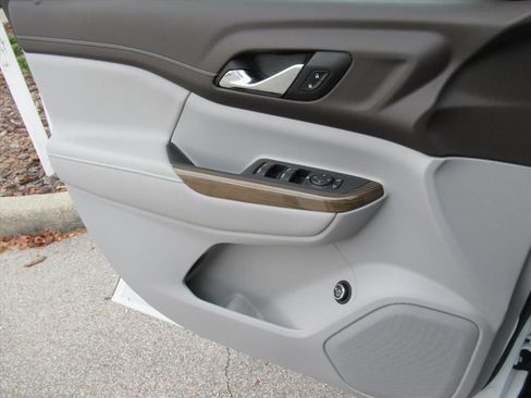 Used 2021 GMC Acadia SLE w/ Driver Convenience Package image 25