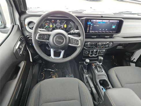 Certified 2025 Jeep Wrangler Unlimited Sahara w/ Safety Group AWD/4WD image 21