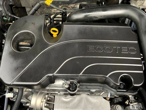 Used 2024 Chevrolet Equinox LT image 32