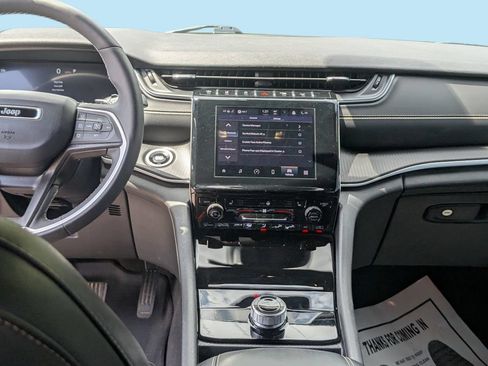 Used 2025 Jeep Grand Cherokee Altitude RWD image 19