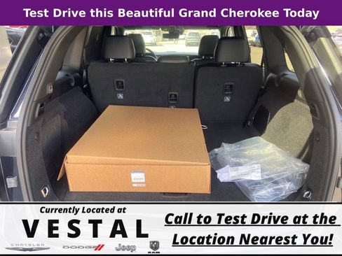 New 2023 Jeep Grand Cherokee Trailhawk w/ Advanced Protech Group II image 15