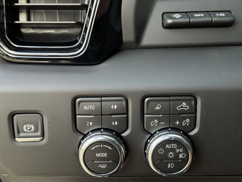 New 2026 GMC Sierra 2500 AT4 w/ AT4 Premium Plus Package image 19