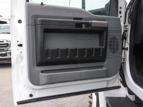 Used 2016 Ford F650 2WD Crew Cab Super Duty image 21