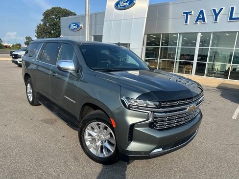 Used 2023 Chevrolet Suburban Premier AWD/4WD image 6