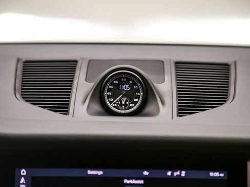 Certified 2024 Porsche Macan w/ Premium Plus Package AWD/4WD image 15