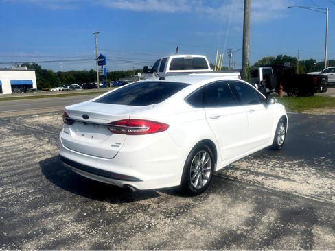 Used 2017 Ford Fusion SE image 5