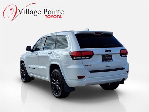 Used 2022 Jeep Grand Cherokee Laredo X image 4