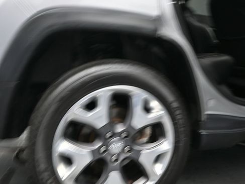Used 2019 Jeep Compass Limited AWD/4WD image 12