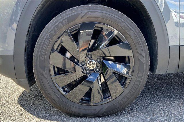 Used 2024 Volkswagen Atlas Cross Sport SE w/ Black Wheel Package AWD/4WD image 8