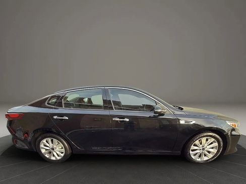 Used 2018 Kia Optima S w/ Panoramic Sunroof Package image 4