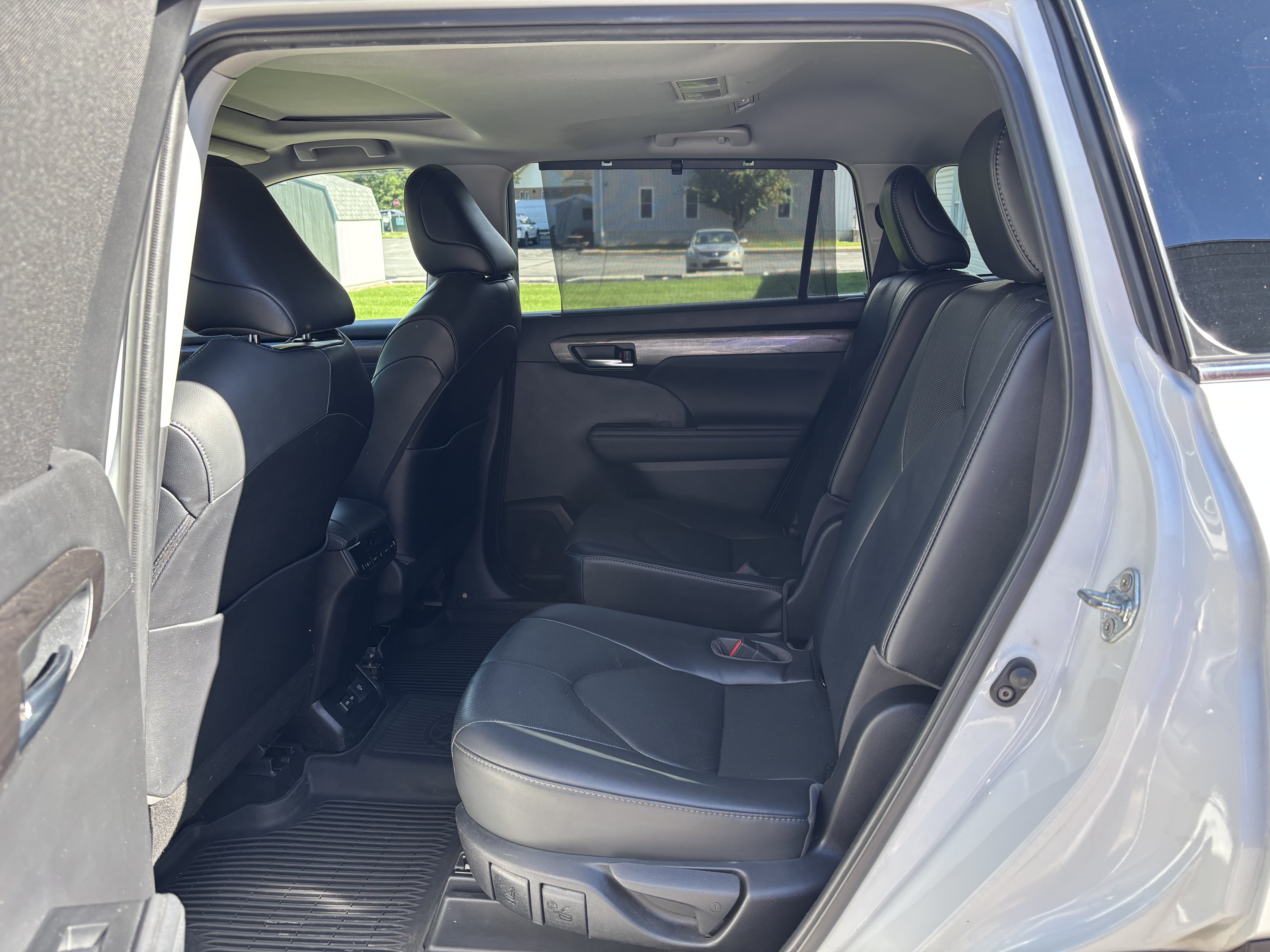 Used 2022 Toyota Highlander Limited AWD/4WD image 14