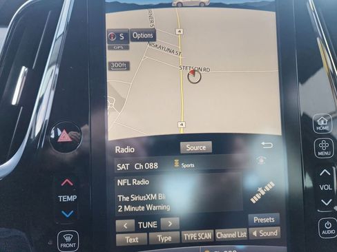 Used 2017 Toyota Prius Prime Premium image 19