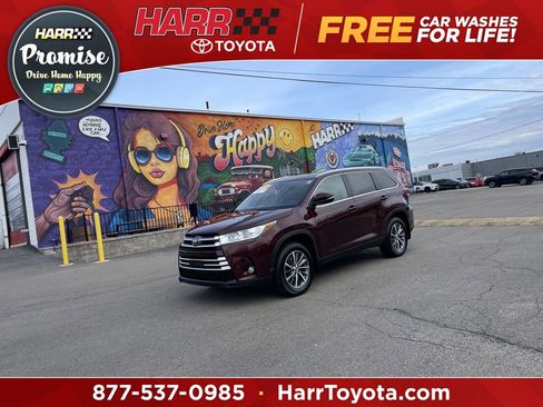 Used 2019 Toyota Highlander XLE image 1