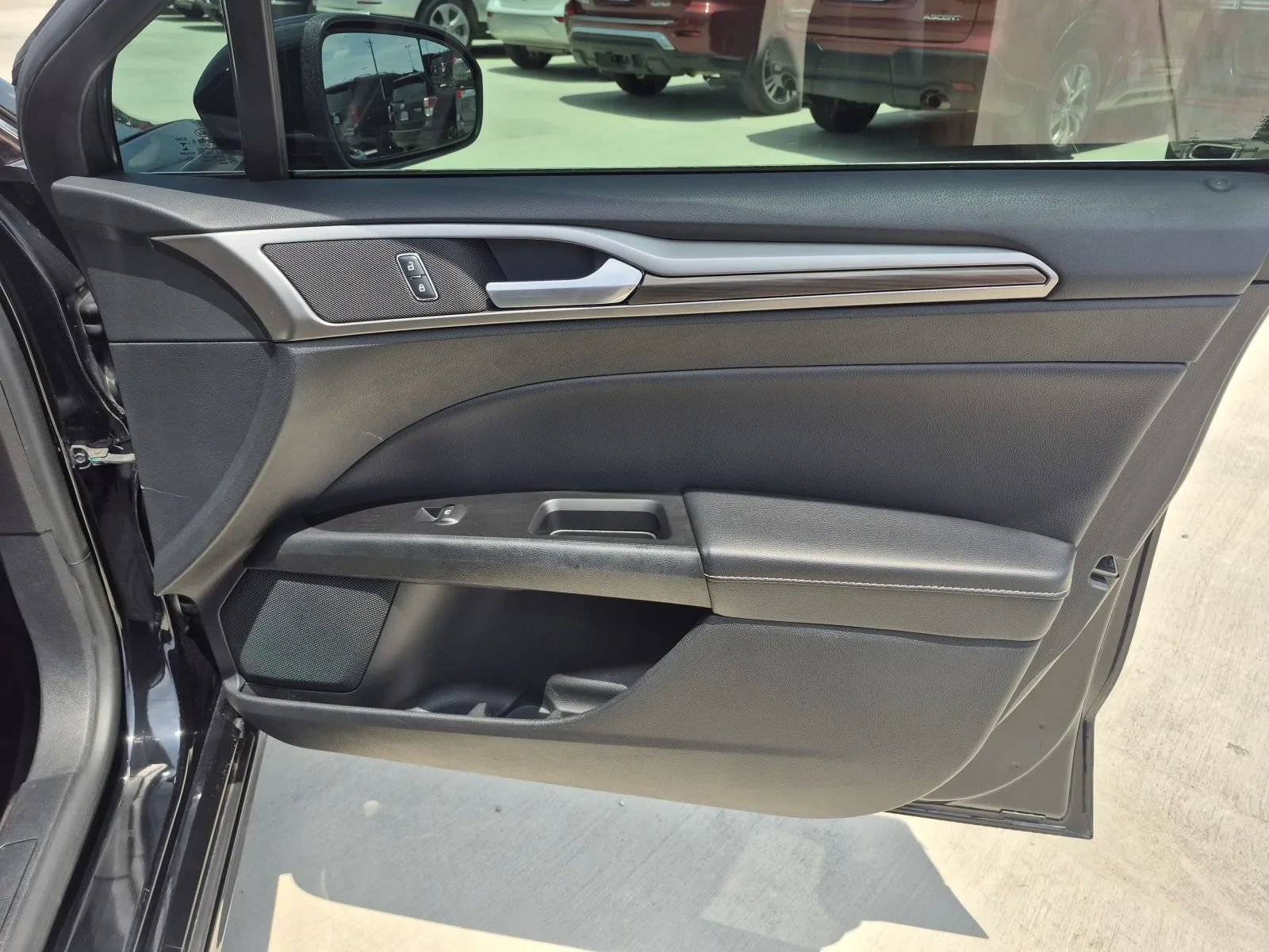 Used 2018 Ford Fusion SE w/ Fusion SE Technology Package FWD image 15