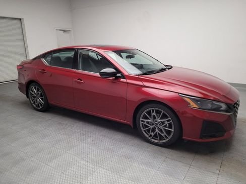 Used 2024 Nissan Altima 2.0 SR FWD image 11