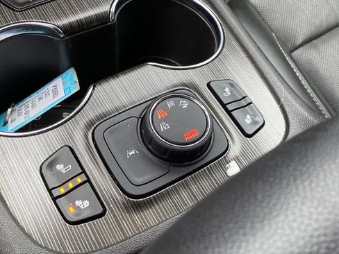 Certified 2023 GMC Acadia SLT AWD/4WD image 13