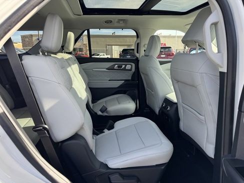 Used 2025 Ford Explorer Platinum w/ Ultimate Package image 36
