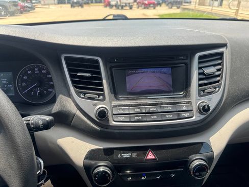 Used 2016 Hyundai Tucson SE w/ Option Group 02 FWD image 12