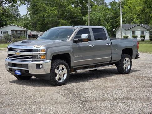 Used 2017 Chevrolet Silverado 2500 LTZ w/ Duramax Plus Package AWD/4WD image 4