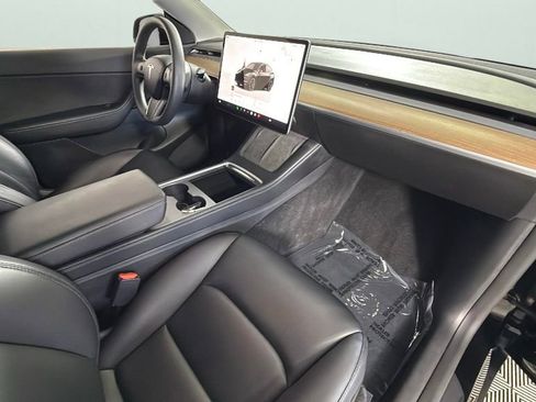 Used 2022 Tesla Model Y Performance image 35