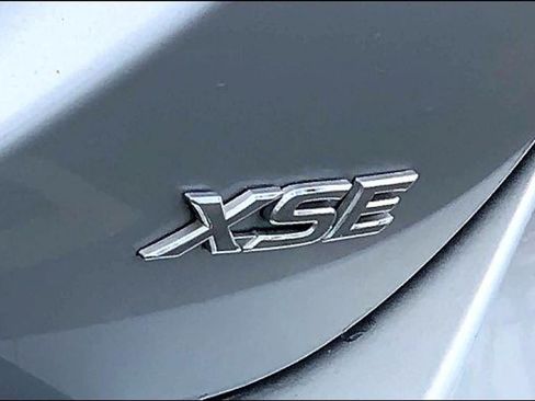 Used 2022 Toyota Camry XSE FWD image 9