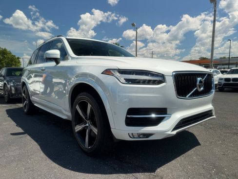 Used 2018 Volvo XC90 T5 Momentum w/ Convenience Package AWD/4WD image 3