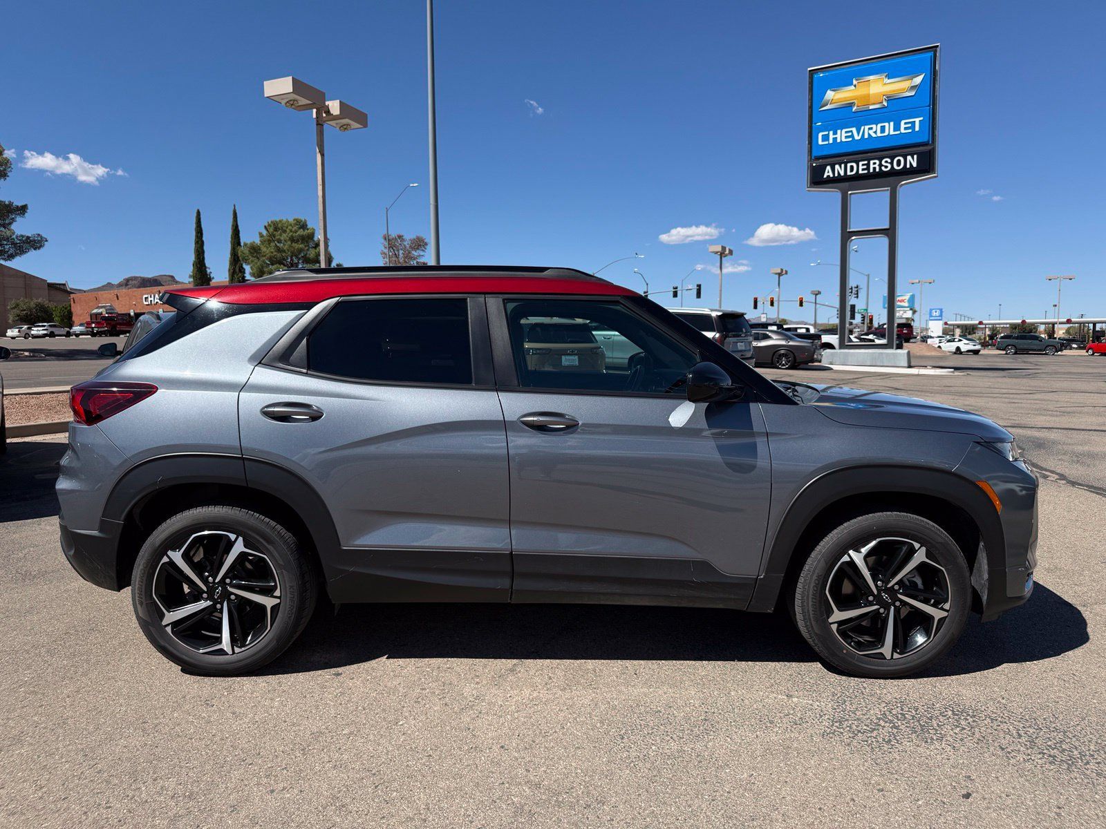 Used 2022 Chevrolet TrailBlazer RS w/ Sun and Liftgate Package AWD/4WD image 4