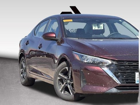 Used 2025 Nissan Sentra SV FWD image 1