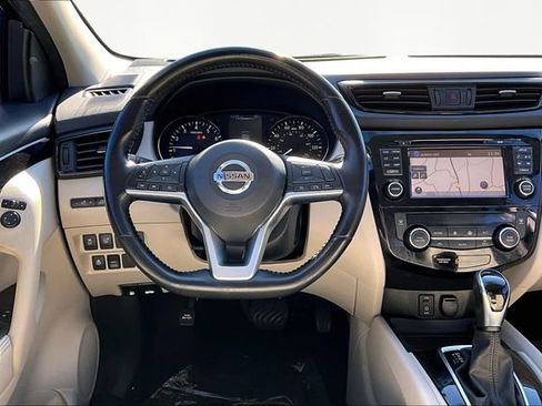 Used 2017 Nissan Rogue Sport SV w/ SV Premium Package image 8