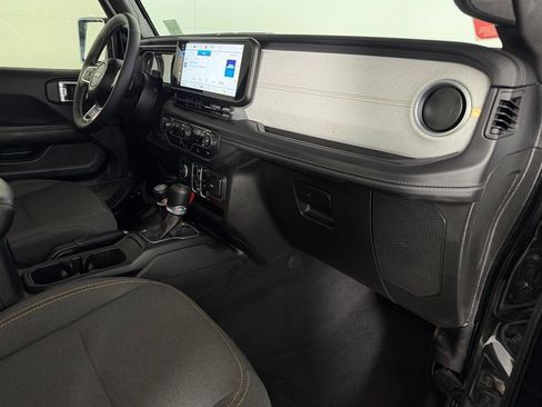 Used 2025 Jeep Wrangler Unlimited Sahara AWD/4WD image 14