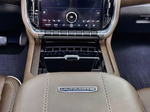 Used 2025 GMC Yukon XL Denali Ultimate AWD/4WD image 43