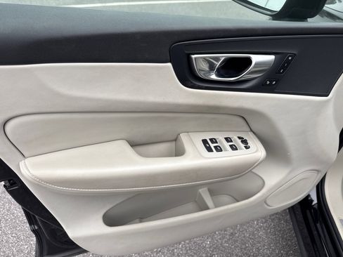 Used 2024 Volvo XC60 B5 Core image 10