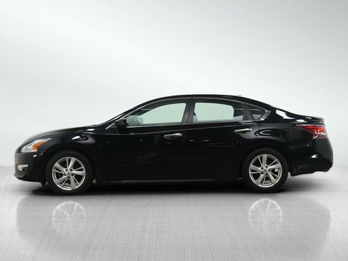 Used 2014 Nissan Altima 2.5 SV image 2