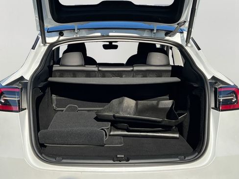 Used 2023 Tesla Model Y Long Range image 9