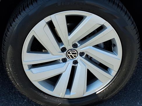 Certified 2023 Volkswagen Atlas Cross Sport SE w/ Panoramic Sunroof Package image 8