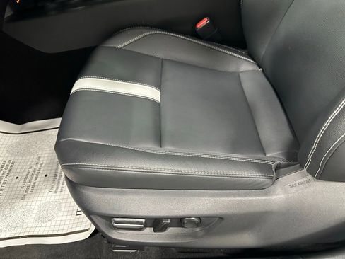 Used 2025 Toyota Camry SE image 13