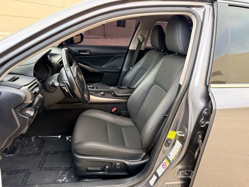 Used 2019 Lexus IS 300 w/ Accessory Package 2 RWD image 9