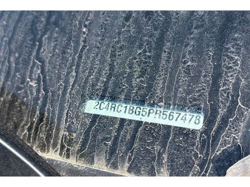 Used 2023 Chrysler Pacifica Touring-L FWD image 8