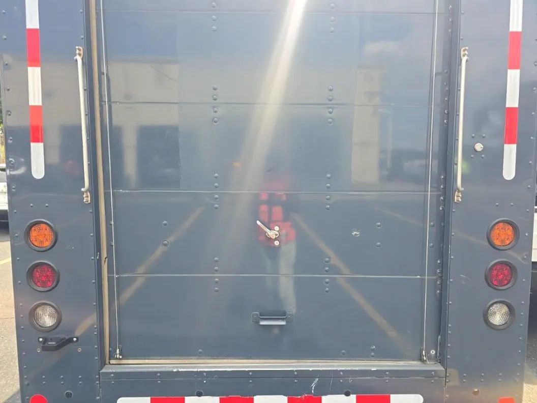 Used 2022 Ford Transit 350 DRW RWD image 16