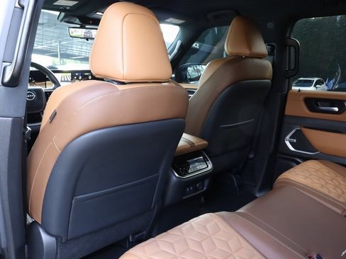 Used 2025 Nissan Armada Platinum Reserve image 21