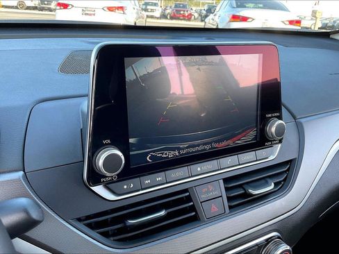 Certified 2025 Nissan Altima 2.5 SR image 22