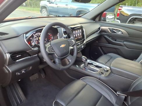 Certified 2022 Chevrolet Traverse Premier w/ LPO, Cargo Package AWD/4WD image 8