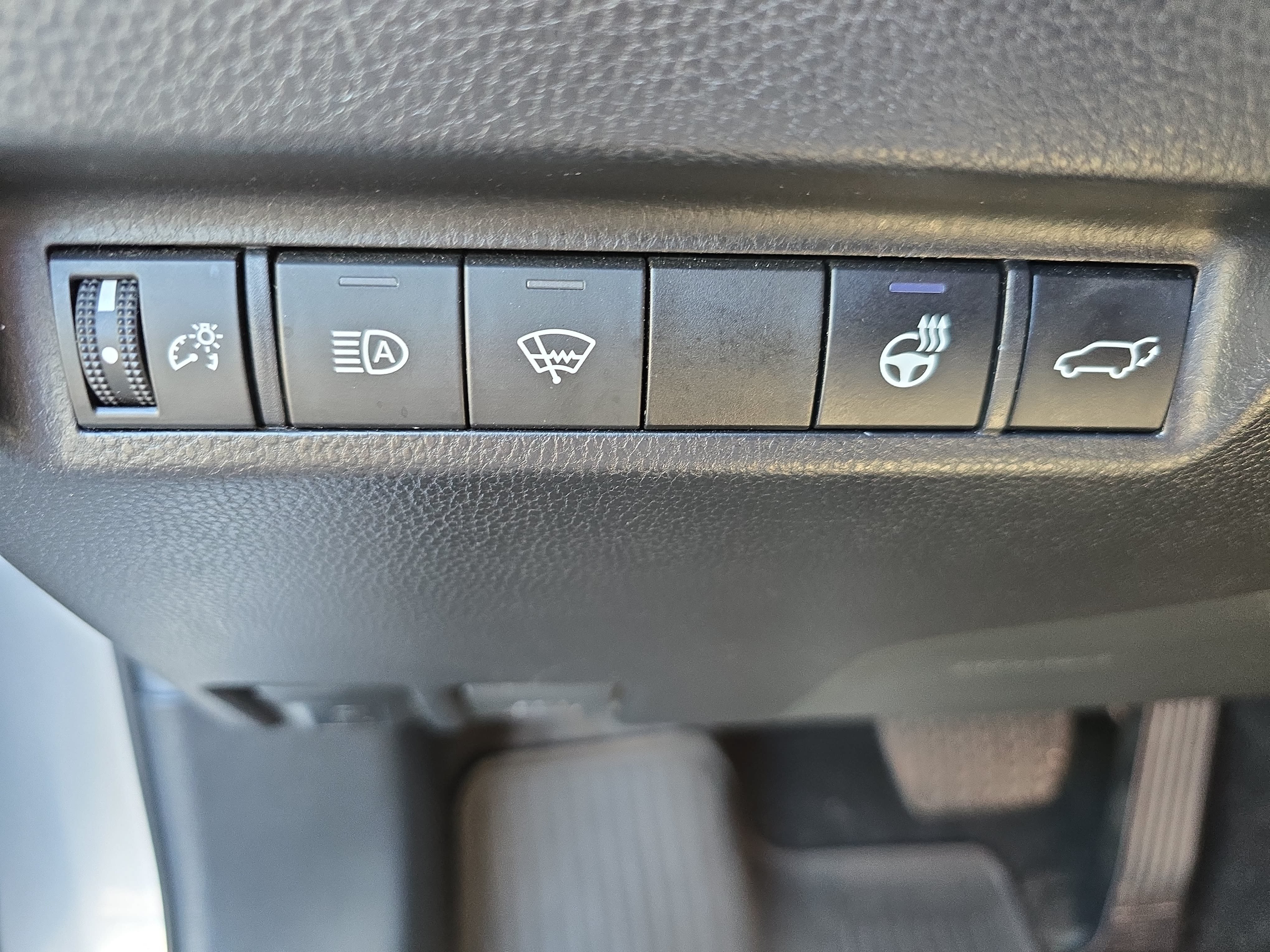 Used 2022 Toyota RAV4 XLE Premium FWD image 25