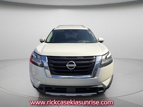 Used 2024 Nissan Pathfinder SL w/ Cargo Package image 3