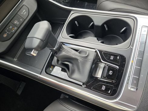 Certified 2026 Kia Carnival EX image 15