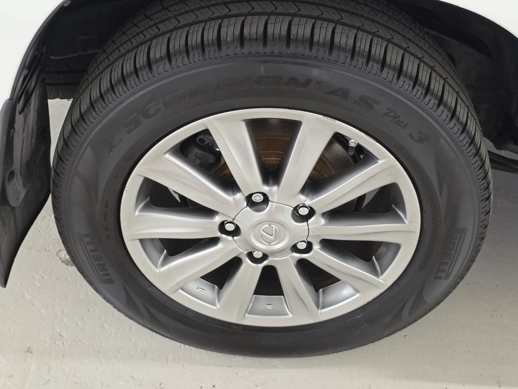 Used 2010 Lexus LX 570 4WD w/ Luxury Pkg image 58